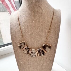 Elegant Marble Effect and Gold Necklace